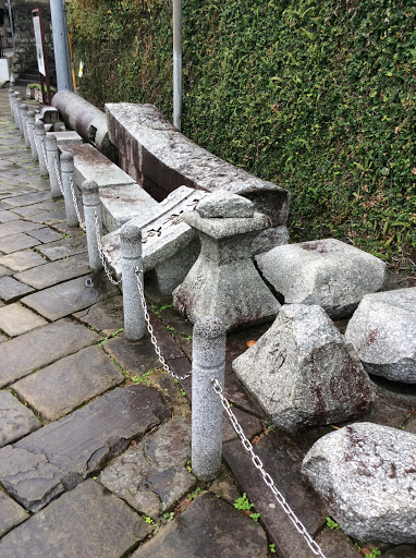 片足鳥居の吹き飛ばされた左半分 Ingress Portal 片足鳥居の吹き飛ばされた左半分 Ingress Portal