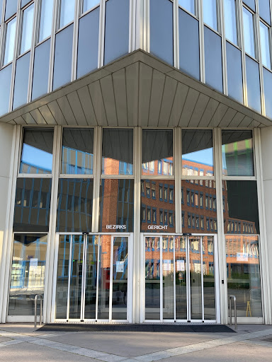 Bezirksgericht Donaustadt: Ingress portal
