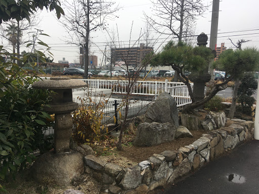 ローソン高松城東町二丁目店の石灯籠 Ingress Portal ローソン高松城東町二丁目店の石灯籠 Ingress Portal