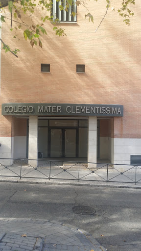 Colegio Mater Clementissima: Ingress portal
